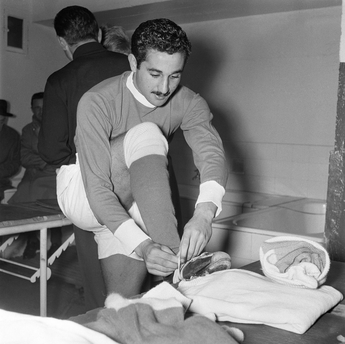 ASSEofficiel's tweet photo. 🖤 Rachid Mekhloufi. Un géant parmi les grands. https://t.co/Oq8nHAMIIQ