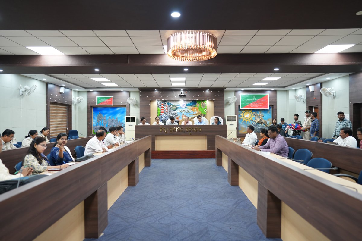 DFO_Angul's tweet image. On 8th Nov, 2024, Angul hosted a training on Forest Land Information–Decision Support System (FLI-DSS), focusing on GIS mapping to address land encroachment. Key officials, including the RCCF Angul and DFO Angul @CMO_Odisha @ForestDeptt @pccfodisha @PCCFWL_Odisha @susantananda3
