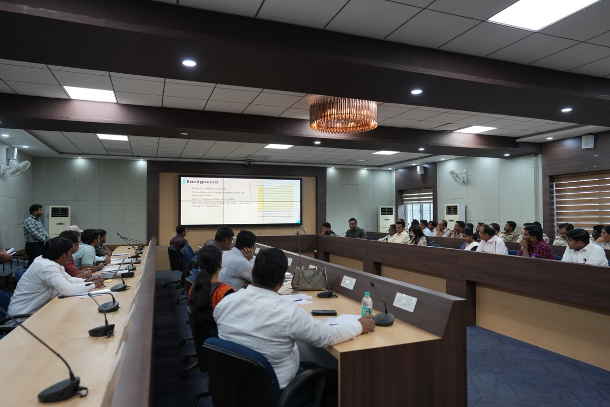 DFO_Angul's tweet image. On 8th Nov, 2024, Angul hosted a training on Forest Land Information–Decision Support System (FLI-DSS), focusing on GIS mapping to address land encroachment. Key officials, including the RCCF Angul and DFO Angul @CMO_Odisha @ForestDeptt @pccfodisha @PCCFWL_Odisha @susantananda3