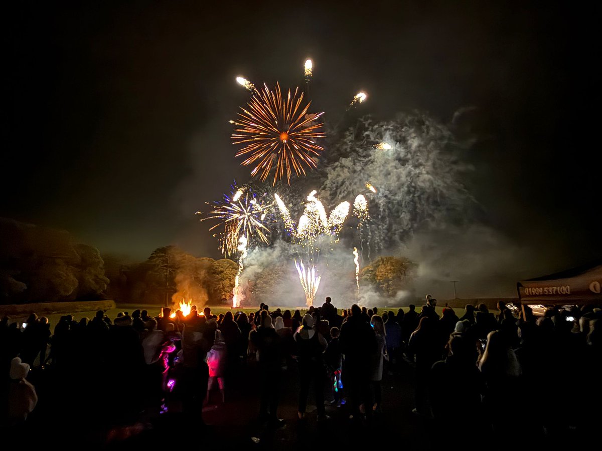 RanbyHouse's tweet photo. What an amazing evening @RanbyHouse Bonfire and Fireworks. Thanks to the hundreds of people for coming to support, and the fireworks certainly didn't disappoint. Huge thanks to the team at One Call for, 'Best Display Ever!' https://t.co/kBAhxa2sFG