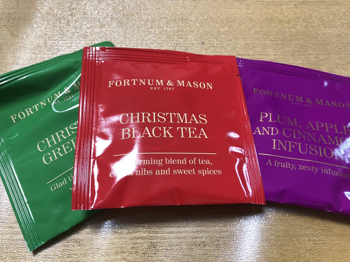 UKLondonWalker's tweet photo. 気付けばクリスマスももうすぐ🎄
昨年から残していたメイソンのクリスマスTeaで一息いれます☕︎🫖
風邪の多い季節。皆様もご自愛ください🇬🇧 https://t.co/Sqf9oEHaNJ