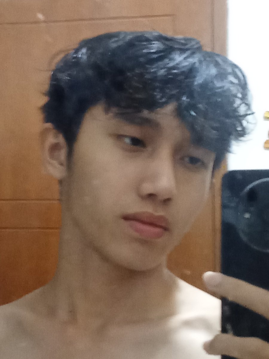 nayenskyie's tweet photo. Which one is good? https://t.co/UidNIFlnlR