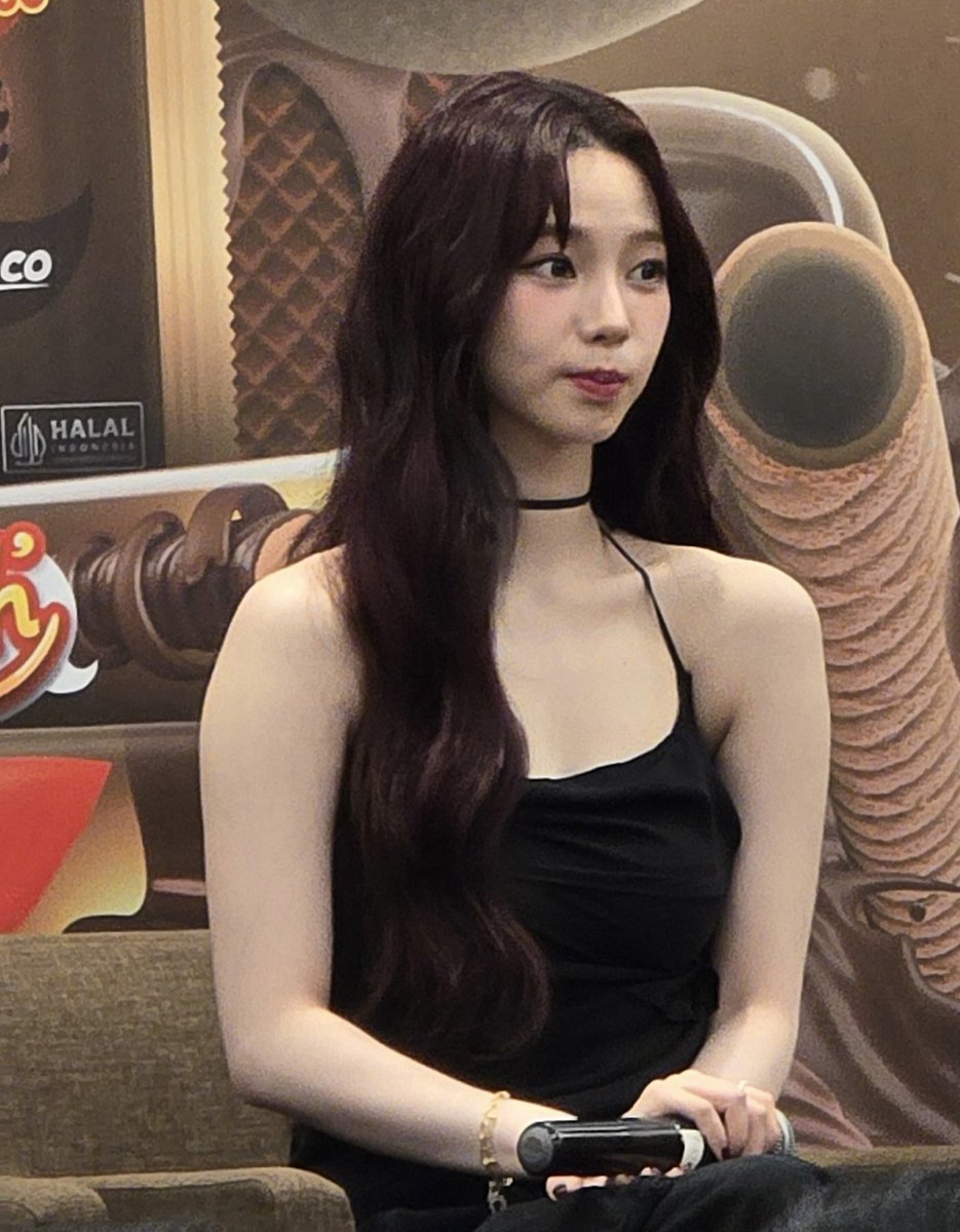 OMFG KARINA IS SO PRETTY??!??