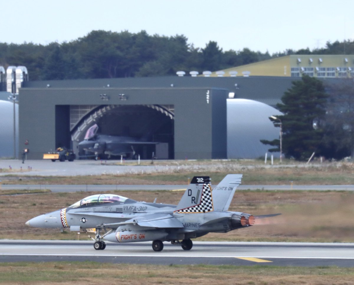 utX348J7oF96799's tweet photo. 三沢基地
2024/11/8(金)

Checkerboards
VMFA-312
岩国基地

#三沢基地
#Checkerboards
#VMFA312
#MARINES
#岩国基地
#レガシーホーネット https://t.co/R205j9jkRw