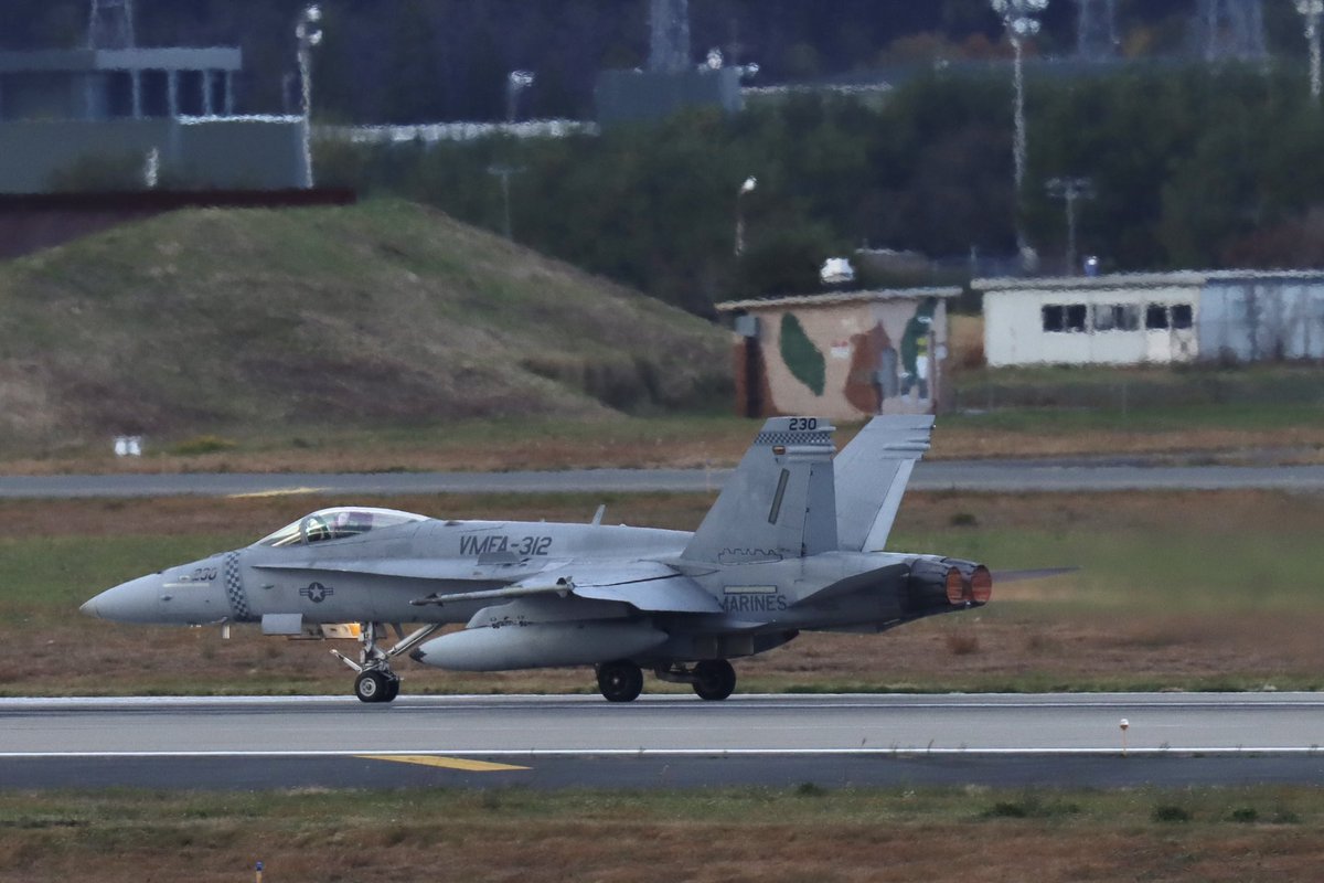 utX348J7oF96799's tweet photo. 三沢基地
2024/11/8(金)

Checkerboards
VMFA-312
岩国基地

#三沢基地
#Checkerboards
#VMFA312
#MARINES
#岩国基地
#レガシーホーネット https://t.co/R205j9jkRw