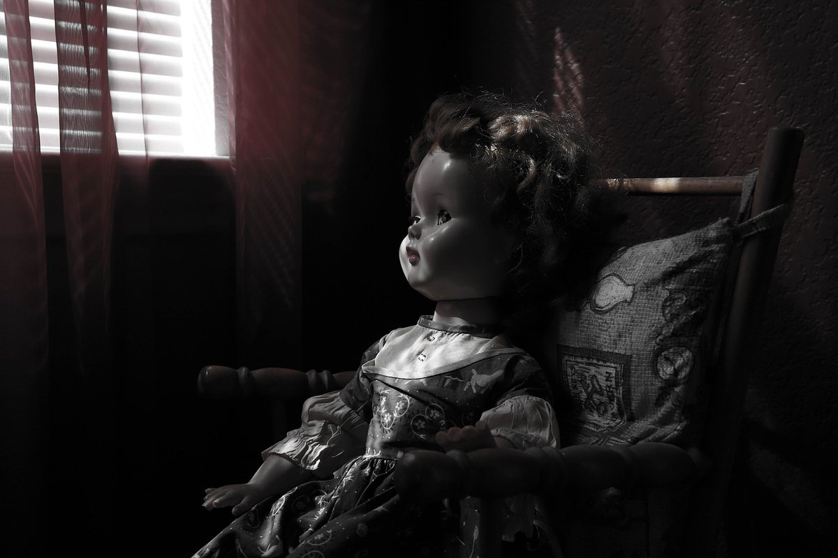 DrWedge_Horror's tweet image. Ordinary toys with a twist can be terrifying. How do you reimagine everyday items to create horror? #HorrorGameDev #IndieHorror #GameDesign #DrWedge #ObjectHorror #PsychologicalFear #PropDesign #UnsettlingAesthetics