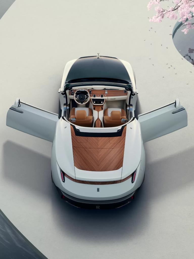 divexack's tweet photo. @ESPNFC 🏎️Rolls-Royce Arcadia Droptail
⚡Performance➡️Luxury meets power:- 600 horsepower V12 engine for smooth acceleration *Advanced suspension and steering for stability and control *Quiet, serene cabin for effortless cruising

🏎️🏎️Follow for more updates
                  @divexack https://t.co/n3FiFpX4k5