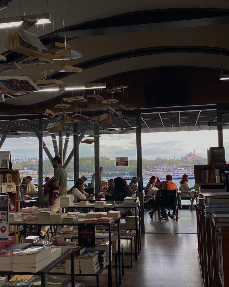 yapilacakIar's tweet photo. Karaköy, İstanbul Kitapçısı’na git. https://t.co/qmabWSbMCF