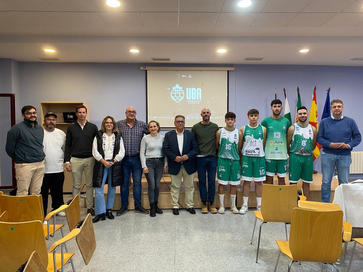 🏀 BASKET

El <a href="/ubalmendralejo/">Unión Baloncesto Almendralejo</a> juega este sábado jornada de Liga Diputación 

⏰ Será a las 18:00 horas en el pabellón Europa de Almendralejo ante el CB Deutz Business School

El club presentó este viernes sus nuevas equipaciones en un acto en el centro cívico con la presencia del