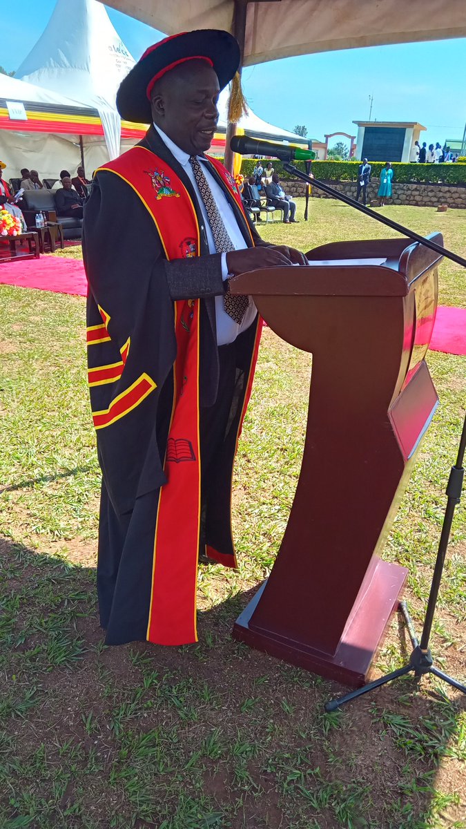 Muni_University's tweet photo. ๐ In his inspiring address, Vice Chancellor Assoc. Prof. Anguma Simon Katrini encouraged the vibrant graduates to view this achievement as the gateway to even greater horizons. "Let this milestone be the start of new, boundless opportunities," he urged. #MuniUniversityGraduation https://t.co/dyGjtJpV3b