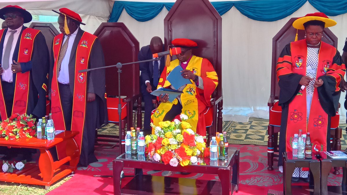 Muni_University's tweet photo. ๐ In his inspiring address, Vice Chancellor Assoc. Prof. Anguma Simon Katrini encouraged the vibrant graduates to view this achievement as the gateway to even greater horizons. "Let this milestone be the start of new, boundless opportunities," he urged. #MuniUniversityGraduation https://t.co/dyGjtJpV3b