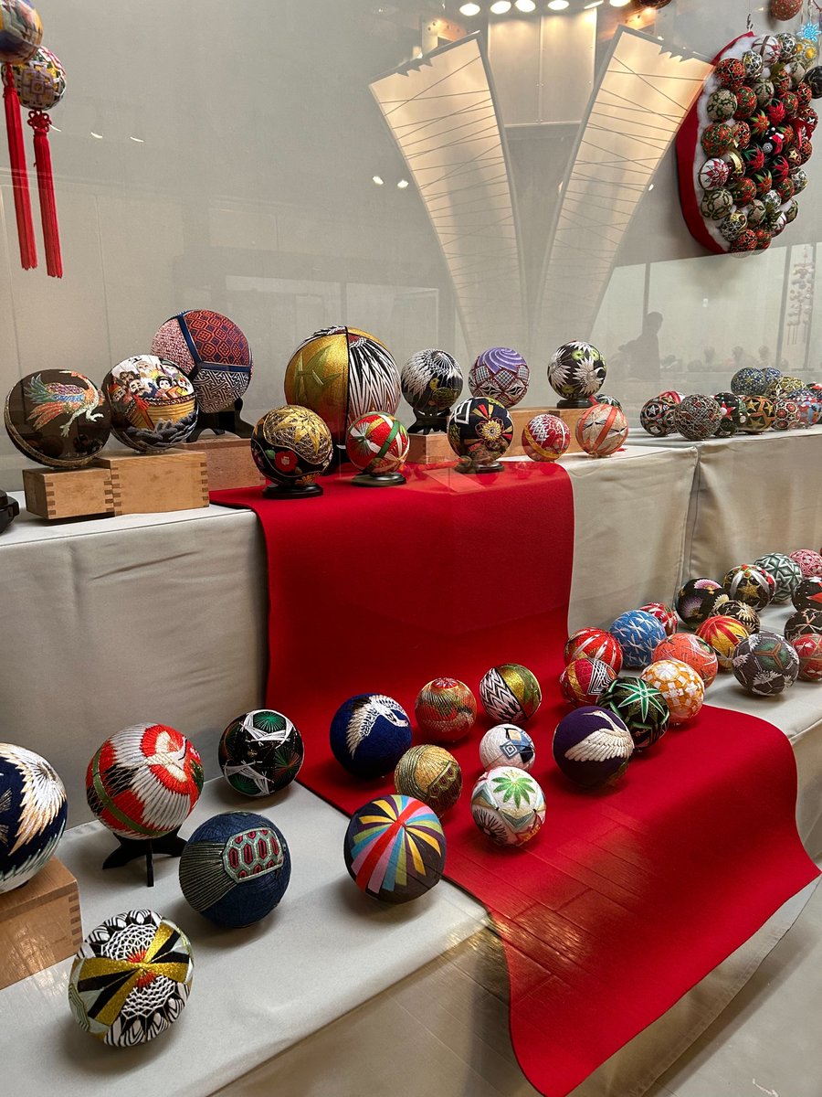 josephine_1214's tweet photo. #群馬県立日本絹の里 #手まり展 ①

#日本絹の里 #手鞠 #手まり #伝統工芸
#伝統文化 #日本文化 #ロックコーデ
#パンクコーデ #ロックファッション
#パンクファッション #革ジャン
#ライダース #JUNMEN #Lee
#ヴィヴィアンウエストウッド
#ボンテージパンツ #ラバーソール
#クロコダイルバッグ https://t.co/SbD9cD66wI