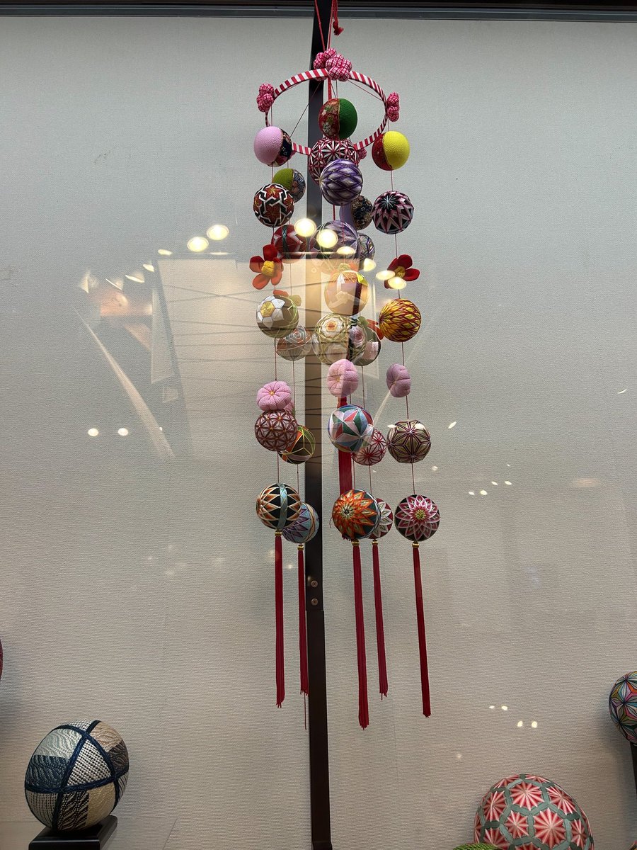 josephine_1214's tweet photo. #群馬県立日本絹の里 #手まり展 ①

#日本絹の里 #手鞠 #手まり #伝統工芸
#伝統文化 #日本文化 #ロックコーデ
#パンクコーデ #ロックファッション
#パンクファッション #革ジャン
#ライダース #JUNMEN #Lee
#ヴィヴィアンウエストウッド
#ボンテージパンツ #ラバーソール
#クロコダイルバッグ https://t.co/SbD9cD66wI
