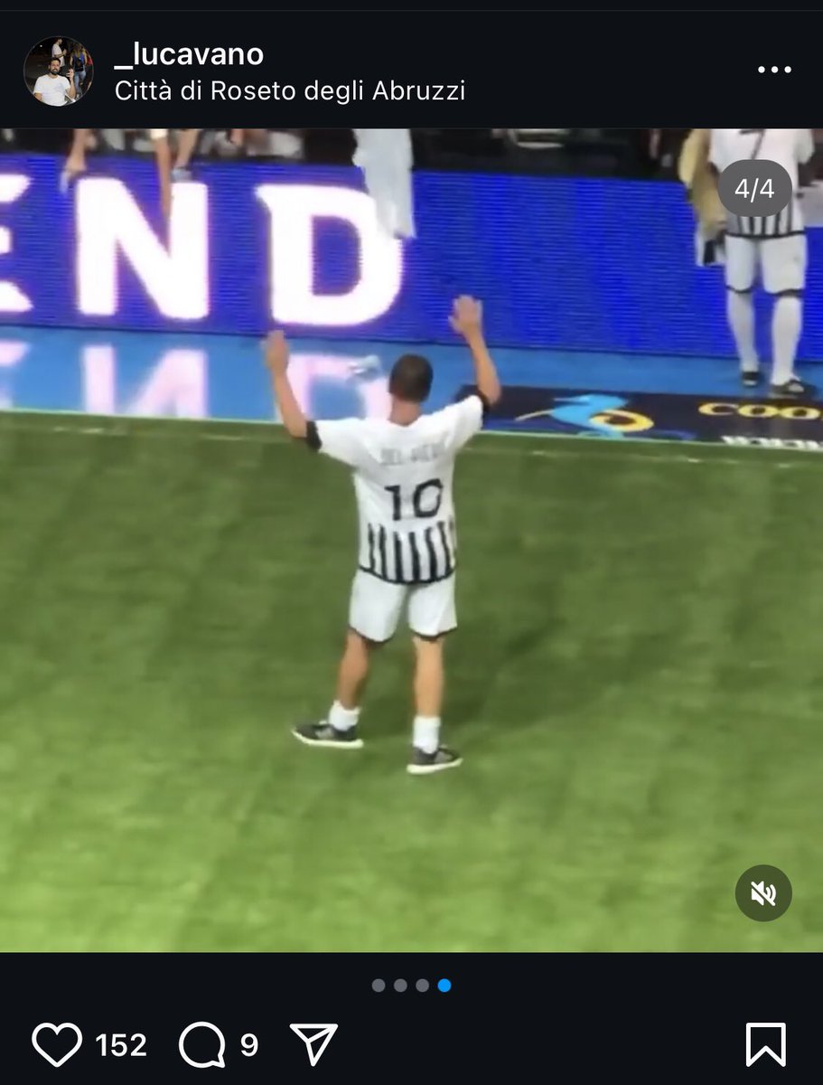 vanoluca2's tweet photo. 5. Roseto degli Abruzzi, 2022. Juventus-Milan Legends. Ero lì per lavoro e Del Piero, dopo una serata di foto, video ed interviste, arrivato in hotel decide comunque di fermarsi da noi a rilasciare una dichiarazione prima di scappare via. Gesto da 10, anche a carriera finita. https://t.co/XlFd3DvgQm
