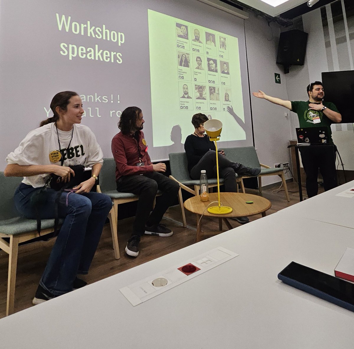 Jimena_y_yo's tweet photo. Comencem! @PyBCN https://t.co/Z6lYJgsqbI
