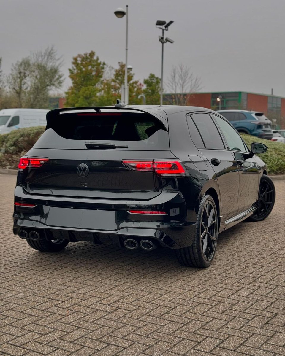 pmcafrica's tweet photo. post a better looking car in this class... i'll wait 😋🙃 https://t.co/n9oIF3NQlC