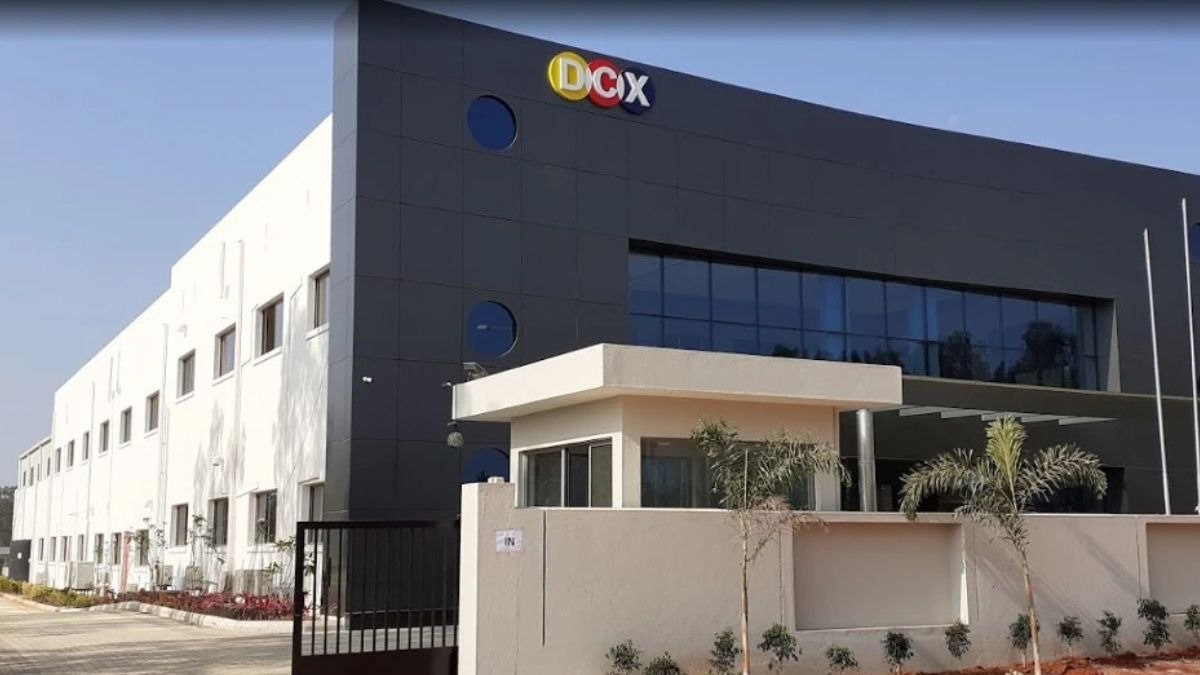 StockPro_Online's tweet image. DCX Systems Defense Deal 🚀
🔹Order: ₹460.3 crore (Lockheed Martin USA)
🔹Order Book: ₹1,937 crore
🔹Partner: Israeli Aerospace India
🔹Growth: India’s defense market to $70 billion by 2030 📈

#DCXSystems #DefenseDeal #MakeInIndia #Aerospace #IndianDefense #DefenseGrowth