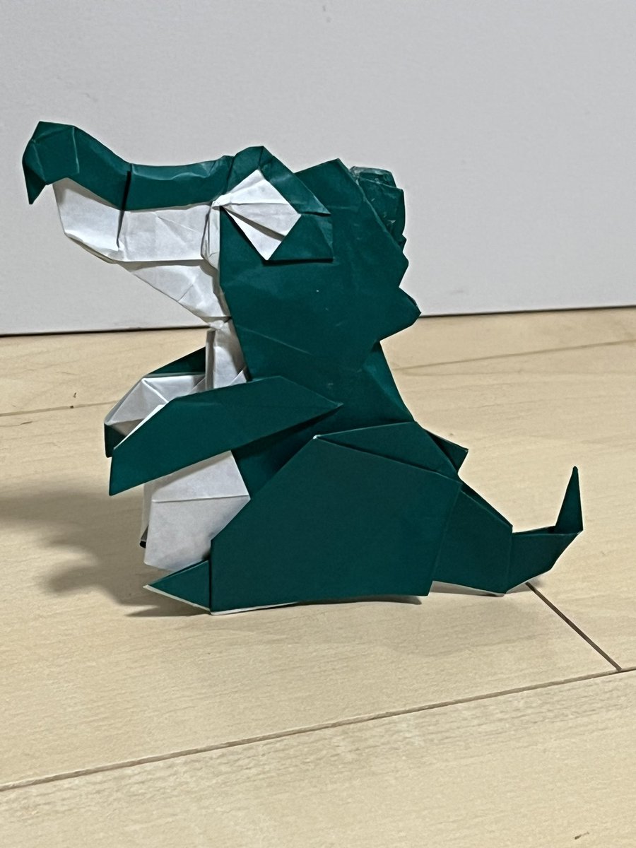 origami0825's tweet photo. origami shopの「ORIGAMI FROM CHINA 」より、Ziliangさんの「Baby Crocodile 」26㎝折り紙使用
この本からはまだまだ折りたい作品が
多いので、また折ります😊✌️
#折り紙作品　#origamishop #ORIGAMIFROMCHINA #Ziliang
#Baby Crocodile https://t.co/hb1ot4bKz0