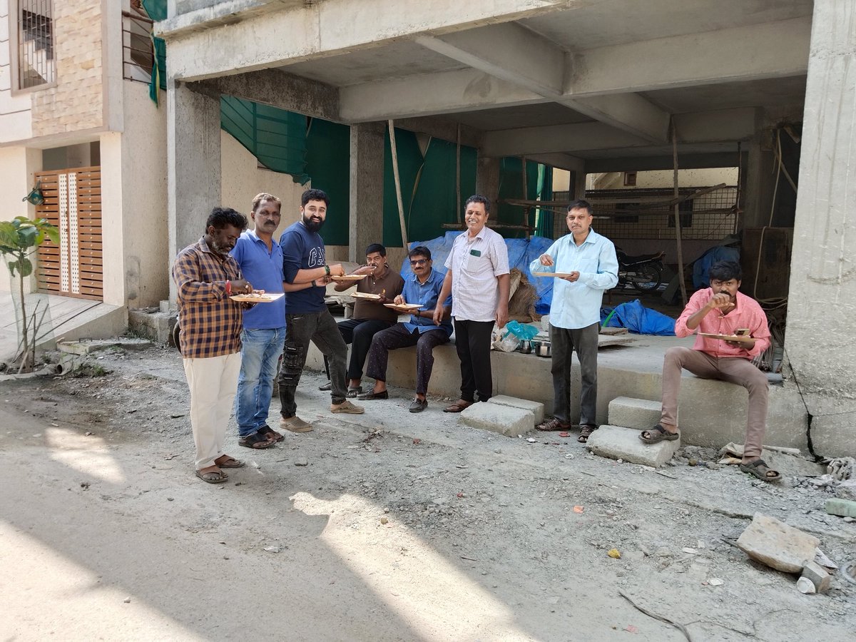 SridharanBlr's tweet photo. Now GaaZa layout Alias Brindavan avenue layout , Horamavu 
Development taken care by residents..
Hope on BBMP lost... Struggle for freedom continuing..
Our 2cr tax is like squizzing our blood without feeding.. https://t.co/KP2N2Dt8M8