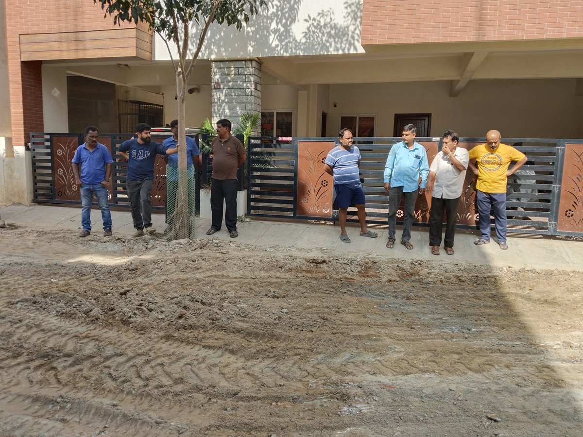 SridharanBlr's tweet photo. Now GaaZa layout Alias Brindavan avenue layout , Horamavu 
Development taken care by residents..
Hope on BBMP lost... Struggle for freedom continuing..
Our 2cr tax is like squizzing our blood without feeding.. https://t.co/KP2N2Dt8M8