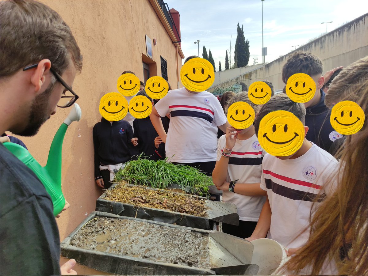 Gema Guzmán (@gemaguzmandiaz) on Twitter photo 📣#Cazasuelos en El IES Ramón y Cajal de Granada.
Suelo, agua y mucha curiosidad de futuros científic@s 🔬
🙏Gracias a #cafeconciencia y <a href="/FDescubre/">Fundación Descubre</a> !
<a href="/IfapaJunta/">IFAPA</a> <a href="/IAS_CSIC/">IAS-CSIC</a> <a href="/erosionlab_ias/">Laboratorio de Erosión-Soil Erosion Lab</a> <a href="/Jose_Munii/">Jose Muñoz</a> <a href="/JavierMnSt/">Javier Mn St</a> <a href="/BeCarRod/">Belén Cárceles</a> 📣#Cazasuelos en El IES Ramón y Cajal de Granada.
Suelo, agua y mucha curiosidad de futuros científic@s 🔬
🙏Gracias a #cafeconciencia y <a href="/FDescubre/">Fundación Descubre</a> !
<a href="/IfapaJunta/">IFAPA</a> <a href="/IAS_CSIC/">IAS-CSIC</a> <a href="/erosionlab_ias/">Laboratorio de Erosión-Soil Erosion Lab</a> <a href="/Jose_Munii/">Jose Muñoz</a> <a href="/JavierMnSt/">Javier Mn St</a> <a href="/BeCarRod/">Belén Cárceles</a>