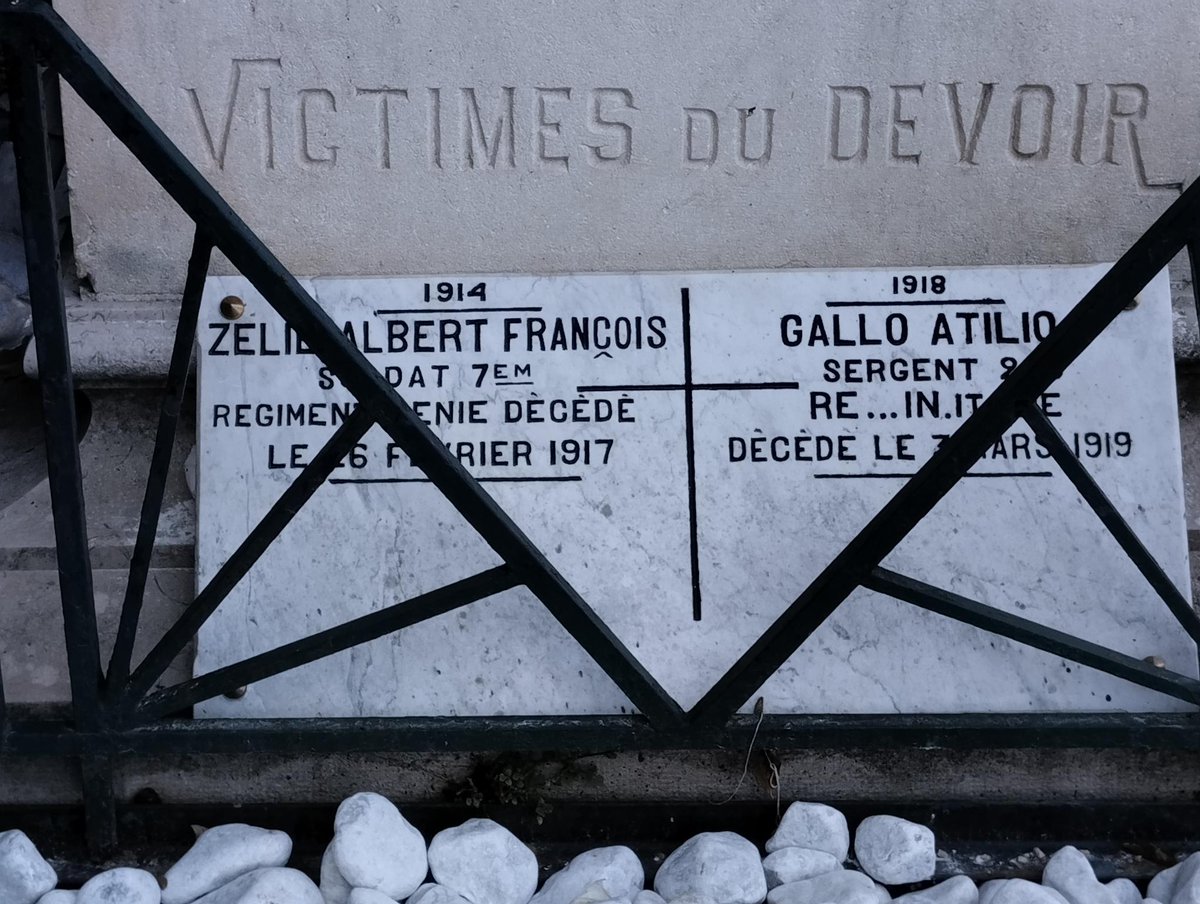 Bravo au Comité de Saint-André de la Roche, présidé par Stéphane DEREGEL pour la rénovation du monument du Souvenir Français de la ville.
Un grand merci à Monsieur le Maire de Saint-André, Jean-Jacques CARLIN, qui a pris en charge ces travaux.
Le <a href="/SF_Siege/">Le Souvenir Français</a> agit !