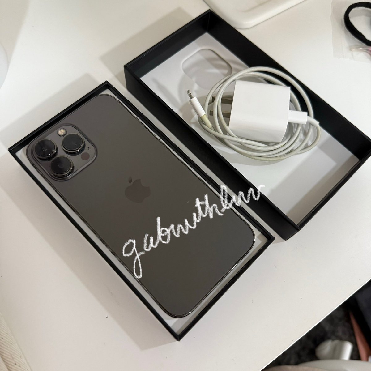 gabwithluv's tweet photo. wts lfb | help rt ph

iphone 13 pro max
•128 gb
•₱29,500
•complete w/ box &amp; charger
•fully functional, no issues, no damages/scratches

dm me! https://t.co/RojgKsjN0f