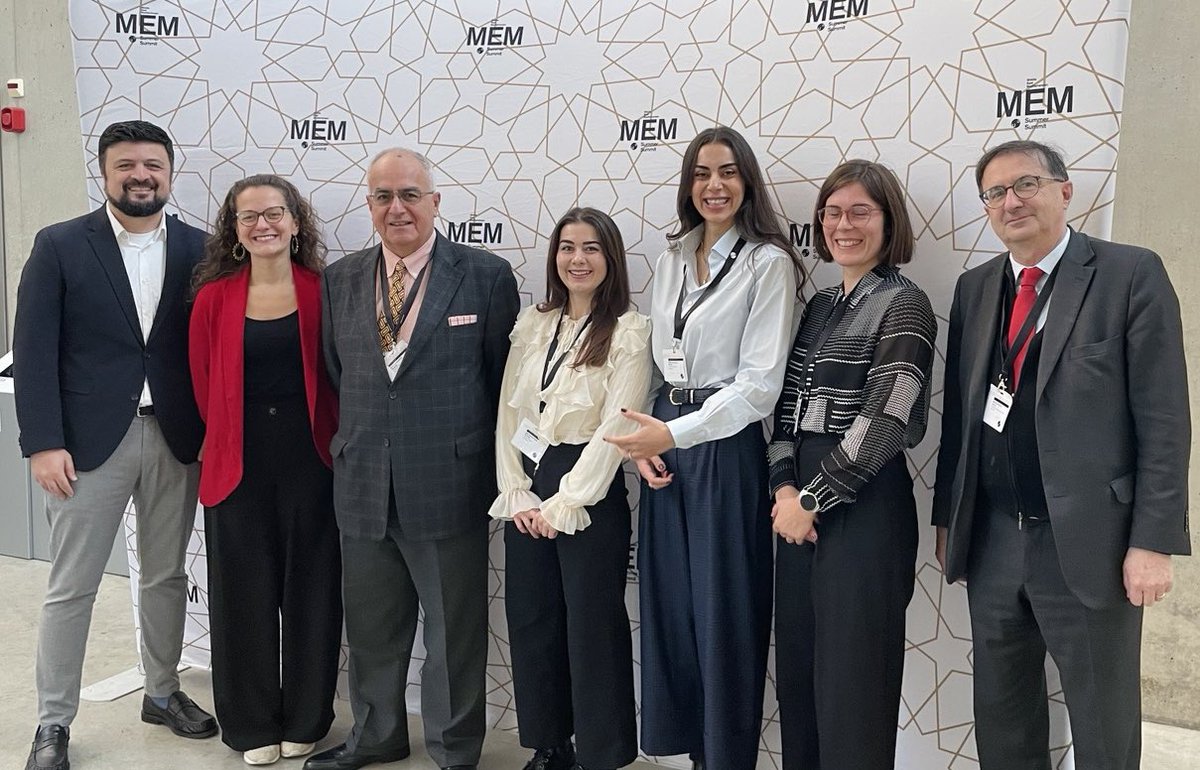 Mae Anna Chokr tweet media