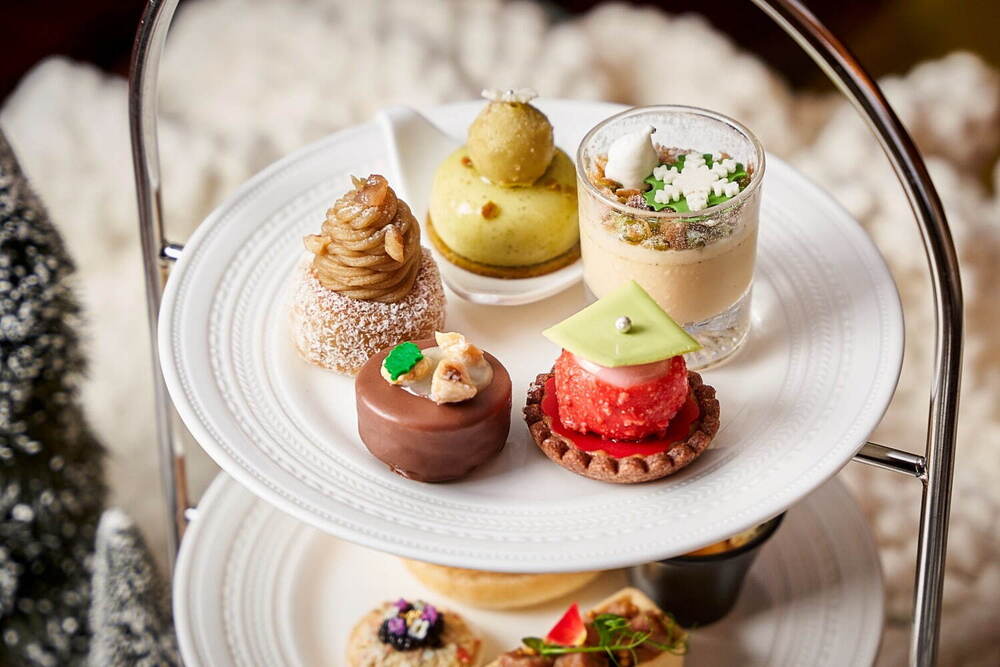 fashionpressnet's tweet photo. ザ・リッツ・カールトン大阪“フランスのクリスマス”着想アフタヌーンティー、オーナメント風スイーツなど - https://t.co/EtJ2Jgpp9T https://t.co/ljn1KsIfOH