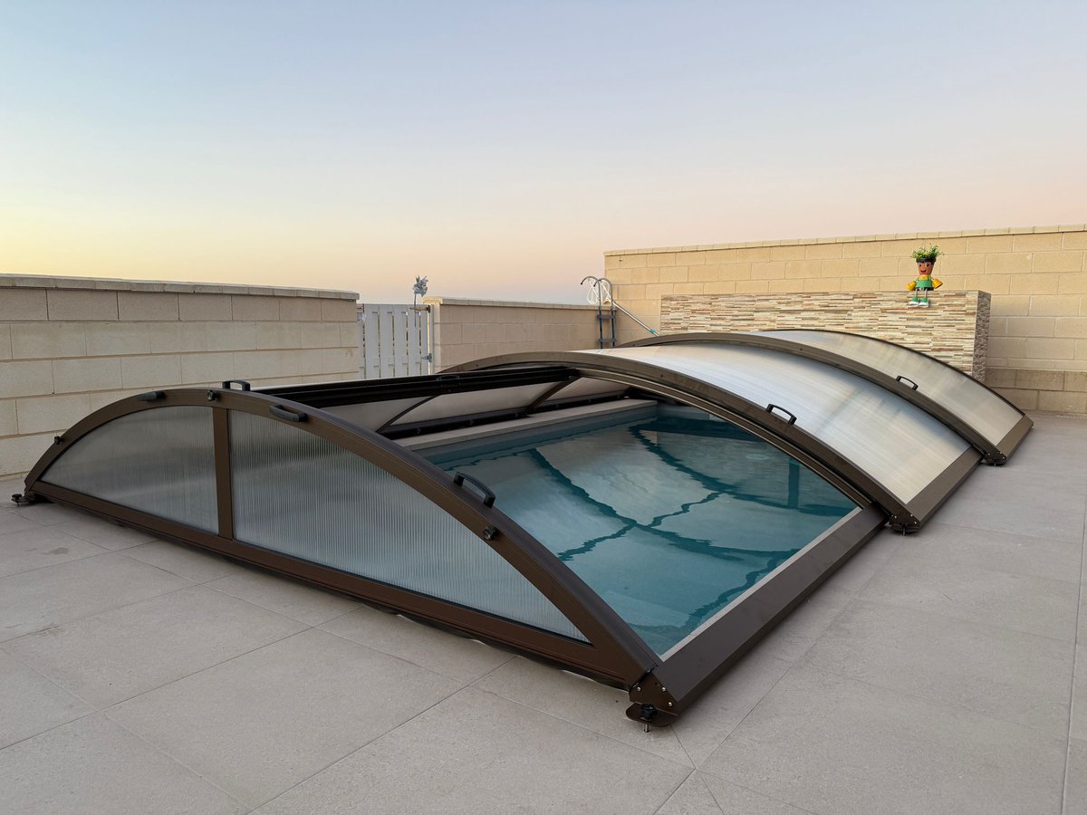 Tecnyvan's tweet photo. ¡Llega el frío! No dejes que tu piscina sufra este invierno. Las cubiertas para piscinas de Tecnyvan son la solución para mantenerla limpia y en perfecto estado.
https://t.co/9UxCaYtdbk
#CubiertasParaPiscinas #PiscinaProtegida #OtoñoConTecnyvan https://t.co/gUls6EeMp7