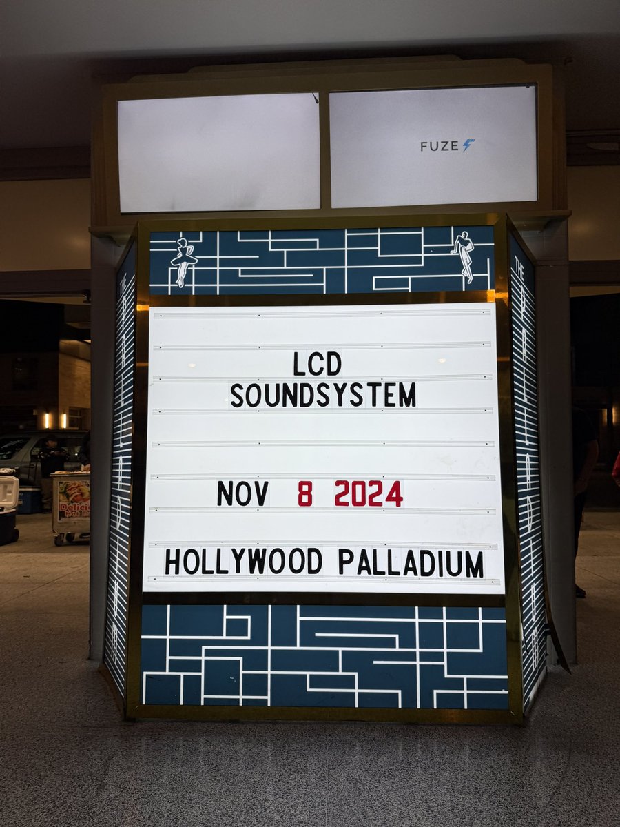 jlf_420's tweet image. #LCDSoundSystem #Hollywood 🪩