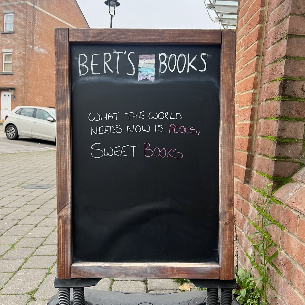 bertsbooks's tweet photo. Books can entertain, can teach, can show you another side. Books can change the world.

Good morning, we’re open. https://t.co/uGCbKcEKO6