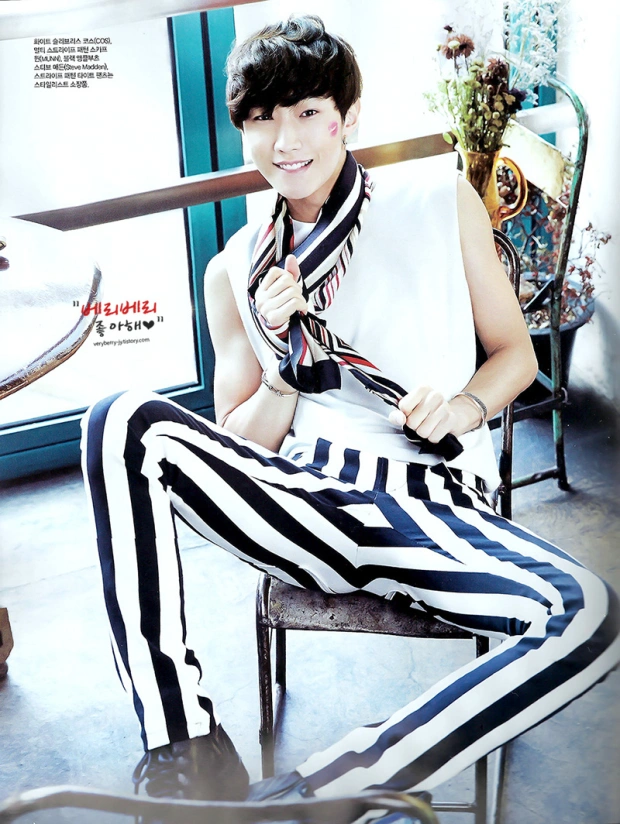 jiny__love's tweet photo. #Jinyoung 's " #Uniquely_Jinyoung " 
#magazinepictorials 
#fashionista_Jinyoung 
#versatile_actor_Jinyoung 
#Jinthoven #starquality 
#CeCi #Feb2015 https://t.co/DjYPxk3yrV