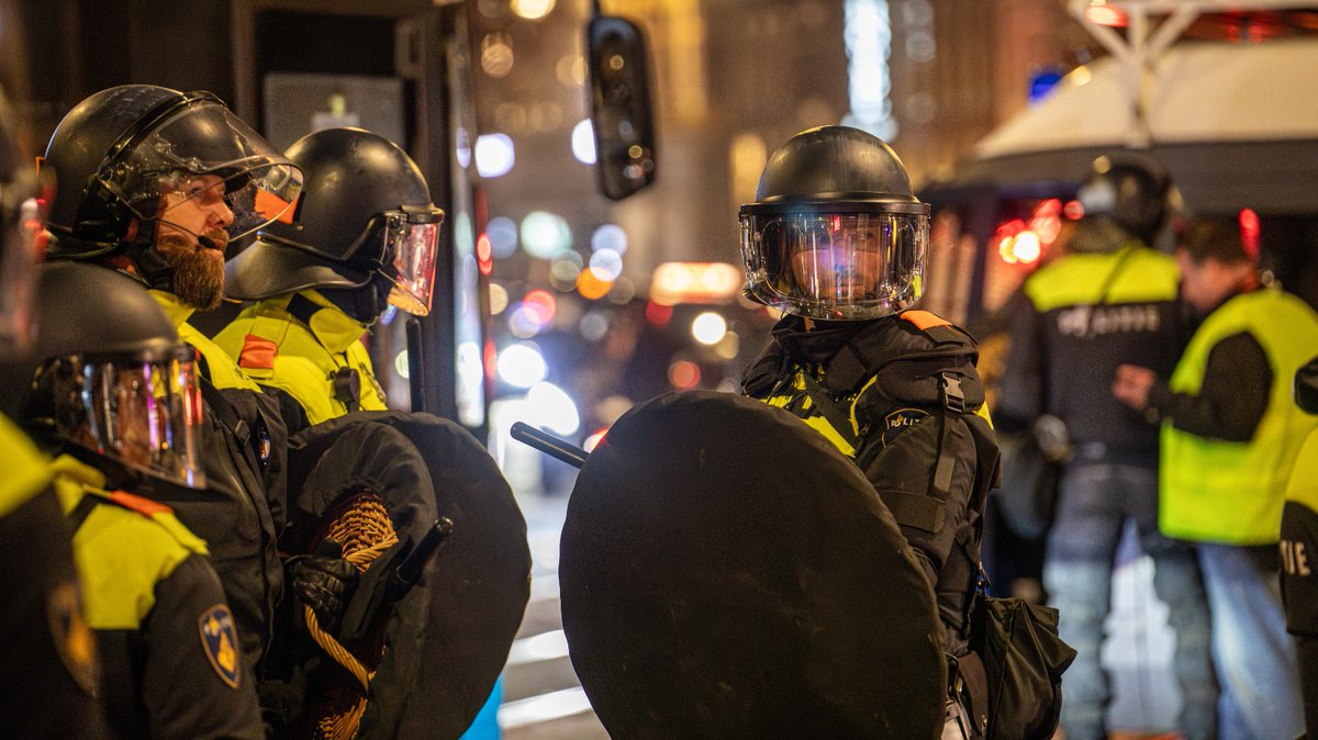 'Walgelijk' en 'de ergste nacht van mijn leven', In kranten veel aandacht voor geweld Amsterdam rtl.nl/nieuws/artikel…