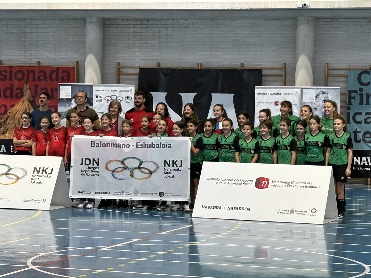 Bm. Loyola (@balonmanloyola) on Twitter photo Nuestras alevines participan en la jornada de multideporte de Juegos Deportivos de Navarra donde se enfrentarán a <a href="/beti_onak/">Club Deportivo Beti-Onak</a> El acto se ha iniciado con un desfile de las distintas disciplinas deportivas y la presencia de las autoridades del <a href="/gob_na/">Gobierno de Navarra</a> <a href="/FNBalonmano/">Federación Navarra de Balonmano</a> <a href="/jesuitascolegio/">Jesuitas Pamplona</a> Nuestras alevines participan en la jornada de multideporte de Juegos Deportivos de Navarra donde se enfrentarán a <a href="/beti_onak/">Club Deportivo Beti-Onak</a> El acto se ha iniciado con un desfile de las distintas disciplinas deportivas y la presencia de las autoridades del <a href="/gob_na/">Gobierno de Navarra</a> <a href="/FNBalonmano/">Federación Navarra de Balonmano</a> <a href="/jesuitascolegio/">Jesuitas Pamplona</a>