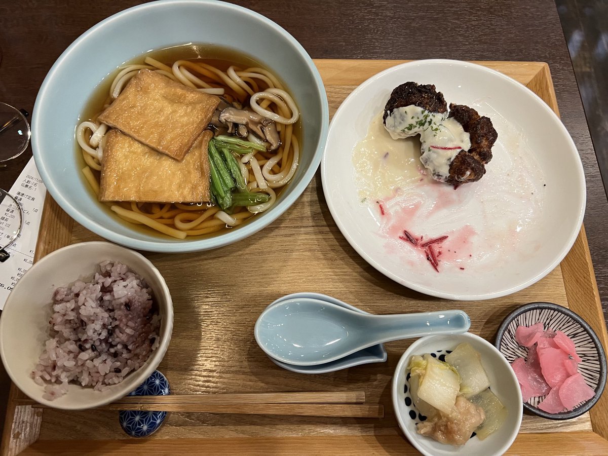 Big vegan meal in Akiba followed by the BIGGEST NOSEBLEED OF MY LIFE Jesus Christ how embarrassing to be in the otaku zone and be hemorrhaging blood from my left nostril like some horny anime character. Thankful for my wife being lord of tissues (for my nose)