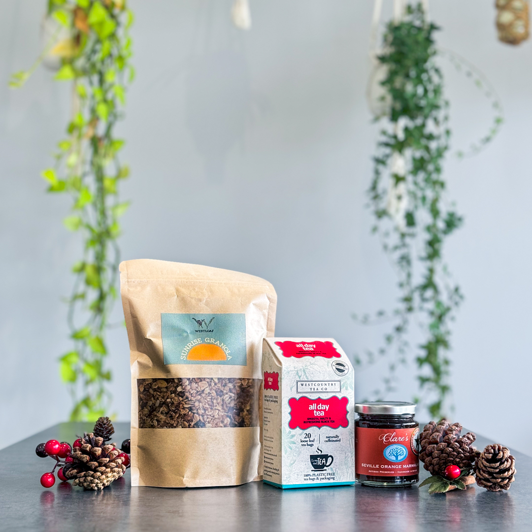 #giftideas - 🎁☕️ Enjoy the ultimate early morning treat with our #breakfast time gift box. Including award-winning Sunrise granola from @westloaf, @westcountryteaco and Seville marmalade from claire preserves.

Available online + in the vines 🔗 bit.ly/40JLItB