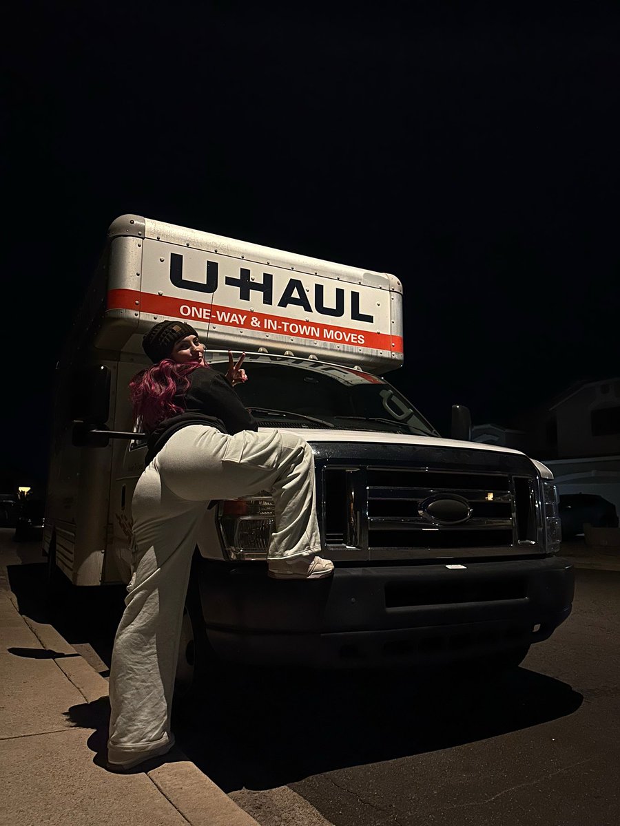 would u help me move? 🫣😆 https://t.co/q4hefWsuR0
