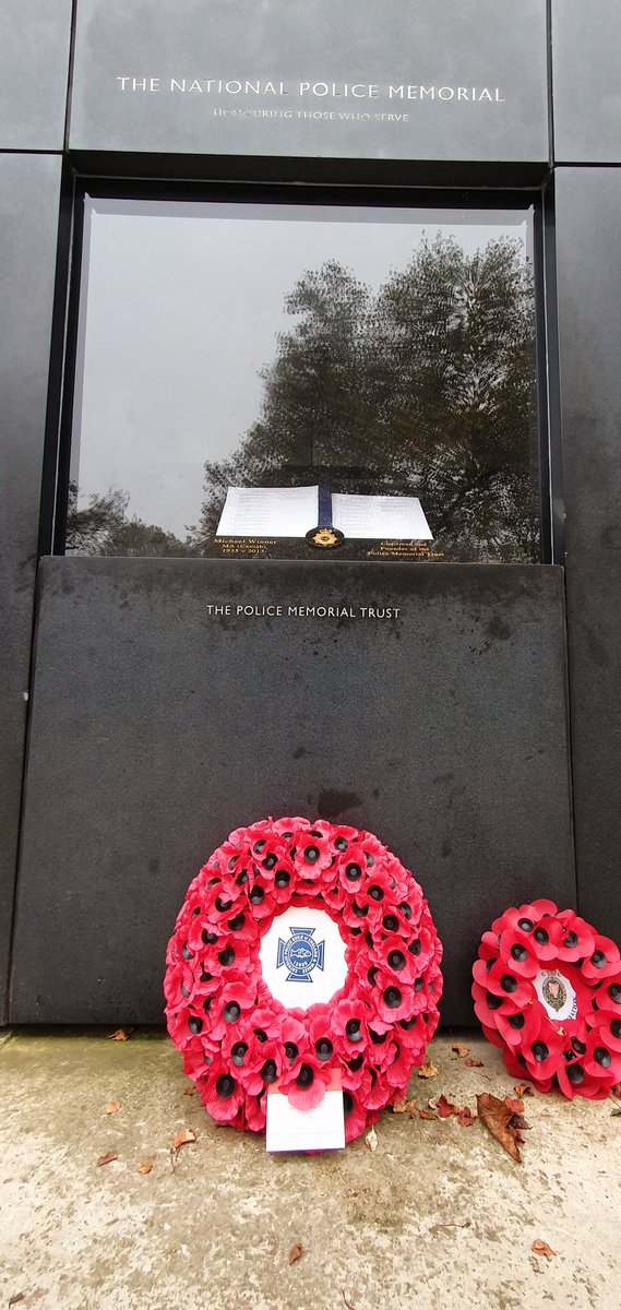 The following morning the wreath used at the Requiem was laid at <a href="/UK_NPM/">@NationalPoliceMemorial</a> on The Mall.
<a href="/Police_Memorial/">Police Remembrance Trust</a>
<a href="/Police_Memorial/">Police Remembrance Trust</a>