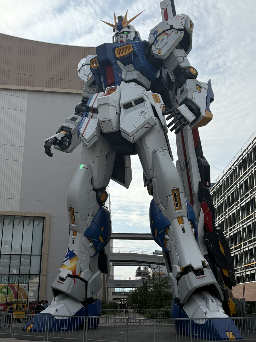 REDlb_camp's tweet photo. νガンダムでかっ！ https://t.co/tRu88T5Wf9