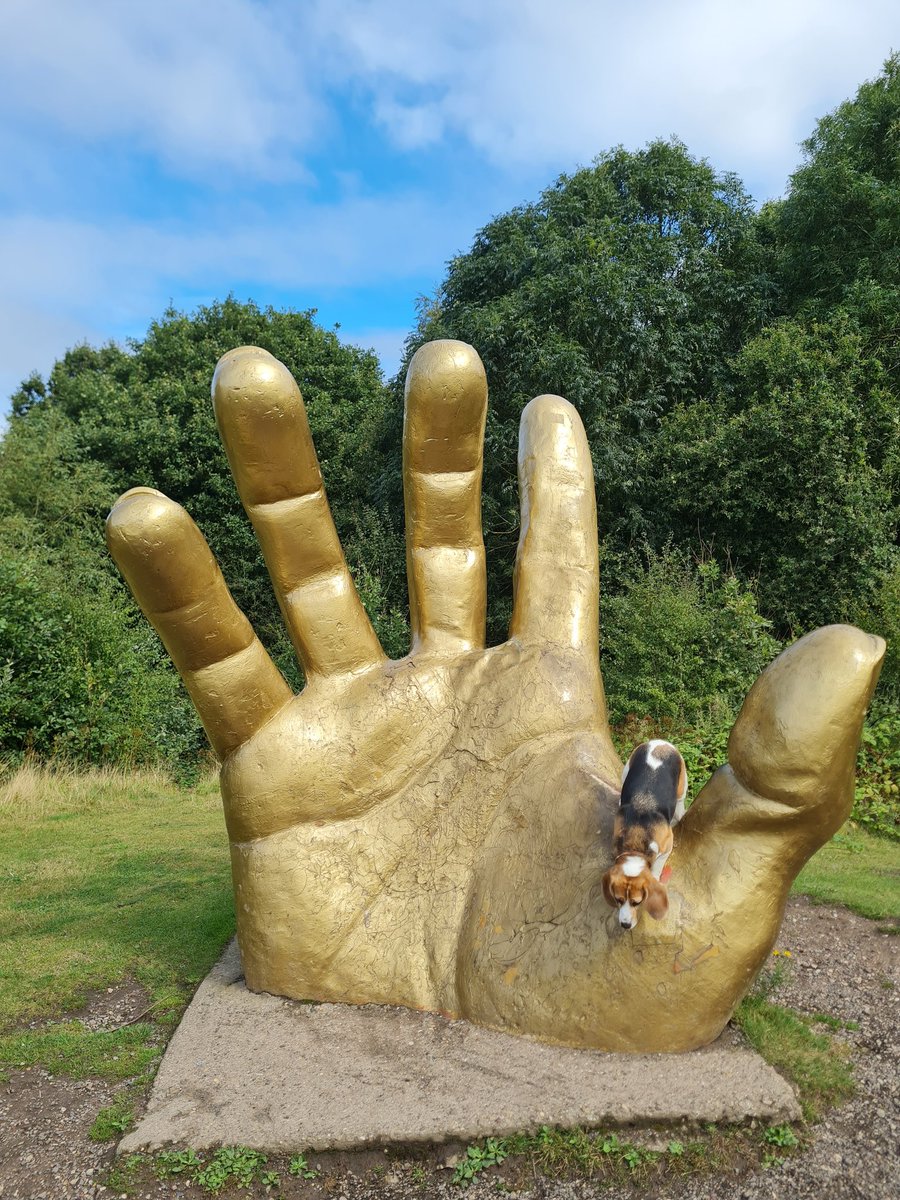 Gary Barlow's son dropped his glove! #garybarlowson