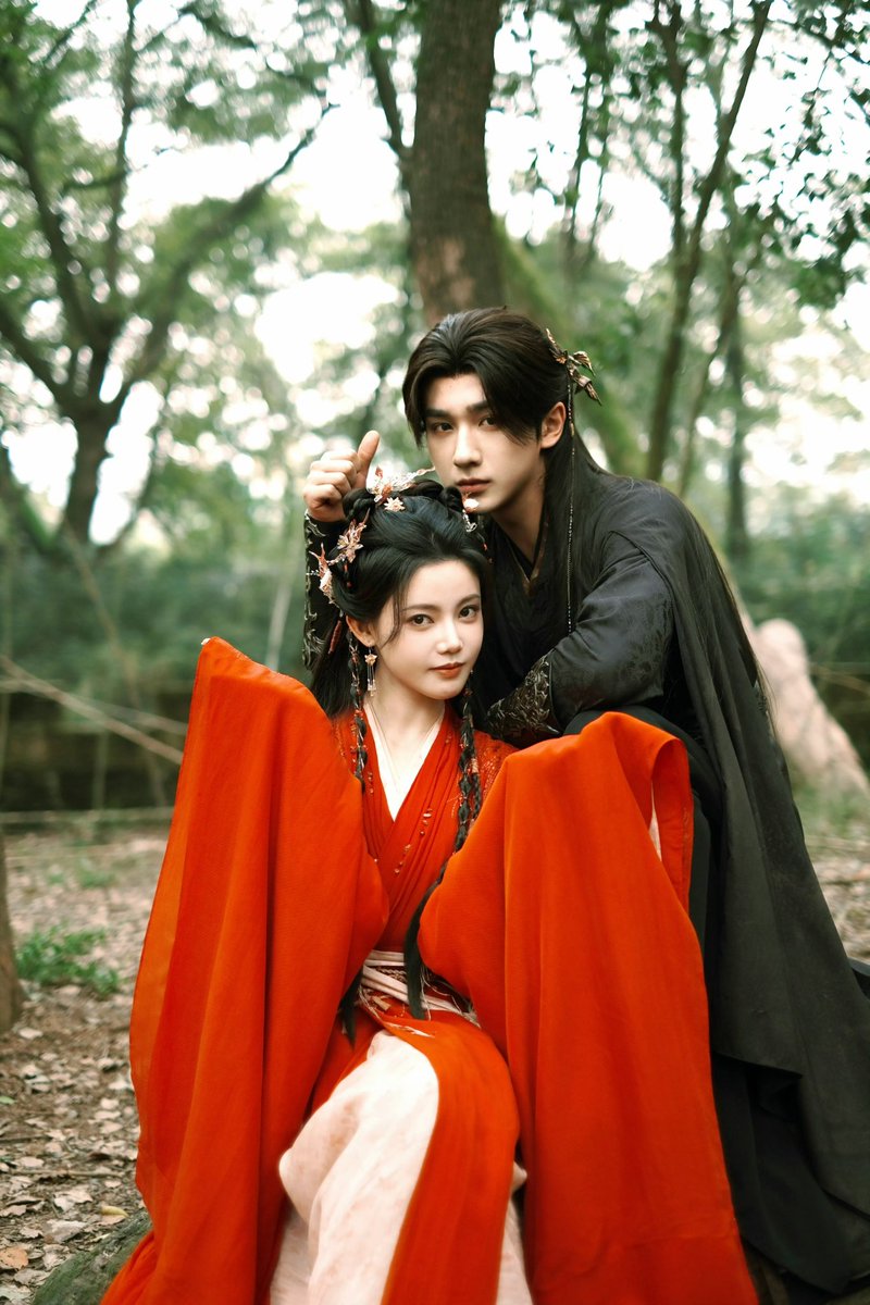 LiHongyiTH's tweet photo. 钟青导演 Weibo Update

ตามคำขอของทุกคน รูปคู่มาแล้วครับ
ภาพถ่ายจากผู้กำกับซีรีส์《十万狂花入梦来》ค่ะ

 #LiHongyi #李宏毅 #หลี่หงอี้
#岐凤殷 #QiFengyin #ฉีเฟิ่งอิน
#十万狂花入梦来 https://t.co/LY54xUsV0q