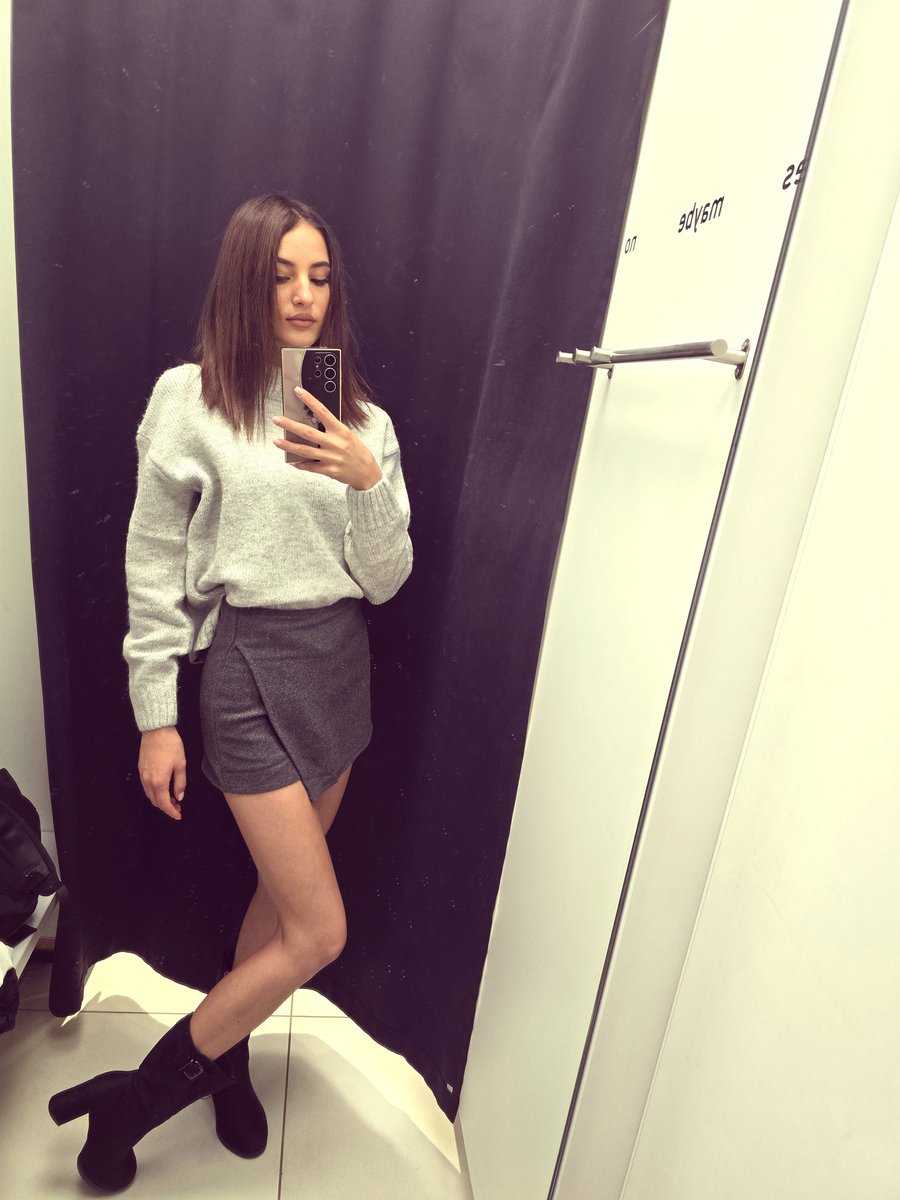 AnyaGray tweet media