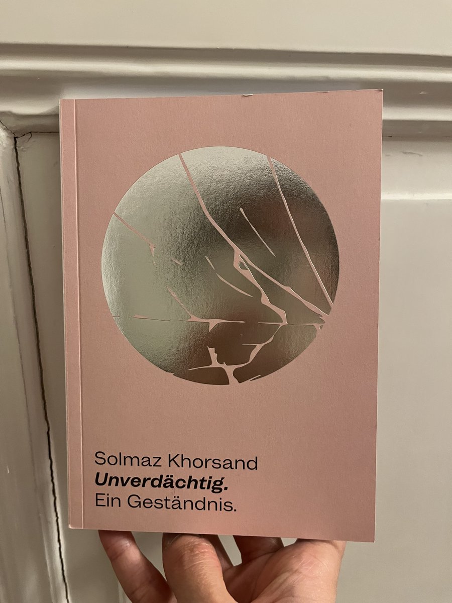 Solmaz Khorsand (@solmazkhorsand) on Twitter photo In wunderbar verdächtigen Zeiten habe ich für die "Tage der Transformation" die Festschrift "Unverdächtig. Ein Geständnis" geschrieben. Wer Sie haben mag, kann sie in jeder Buchhandlung bestellen, oder unter info@globart.at. Viel Spaß beim Misstrauen! In wunderbar verdächtigen Zeiten habe ich für die "Tage der Transformation" die Festschrift "Unverdächtig. Ein Geständnis" geschrieben. Wer Sie haben mag, kann sie in jeder Buchhandlung bestellen, oder unter info@globart.at. Viel Spaß beim Misstrauen!