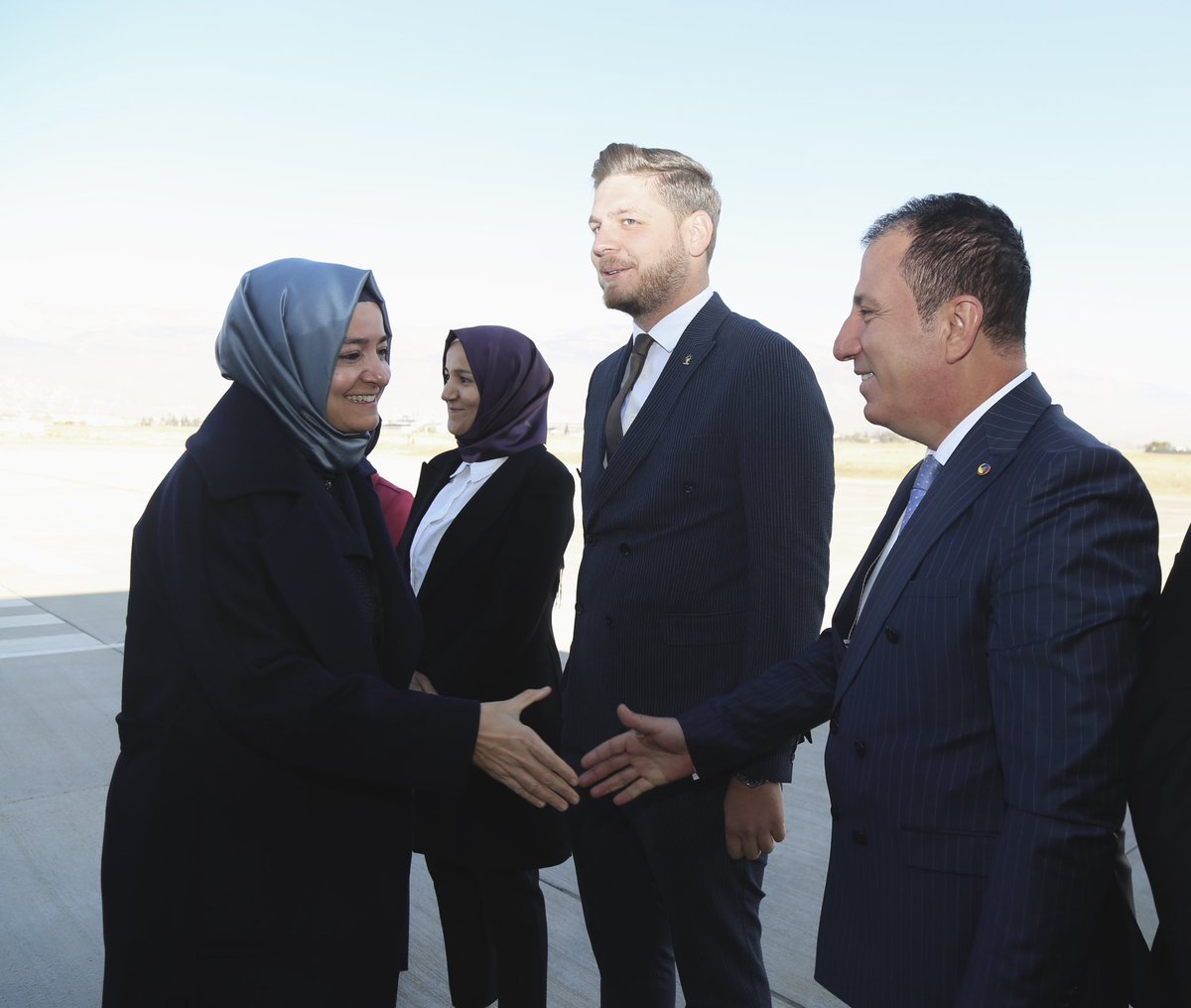 6 Şubat depremlerinde Kahramanmaraş’ımıza gelerek kıymetli destekleri ve özverisiyle yanımızda olan 65. Hükümet Aile ve Sosyal Hizmetler Bakanı Sn. Fatma Betül Sayan Kaya’yı havalimanında karşıladık. 

Kendilerine, deprem sürecinde gösterdikleri destek için bir kez daha teşekkür
