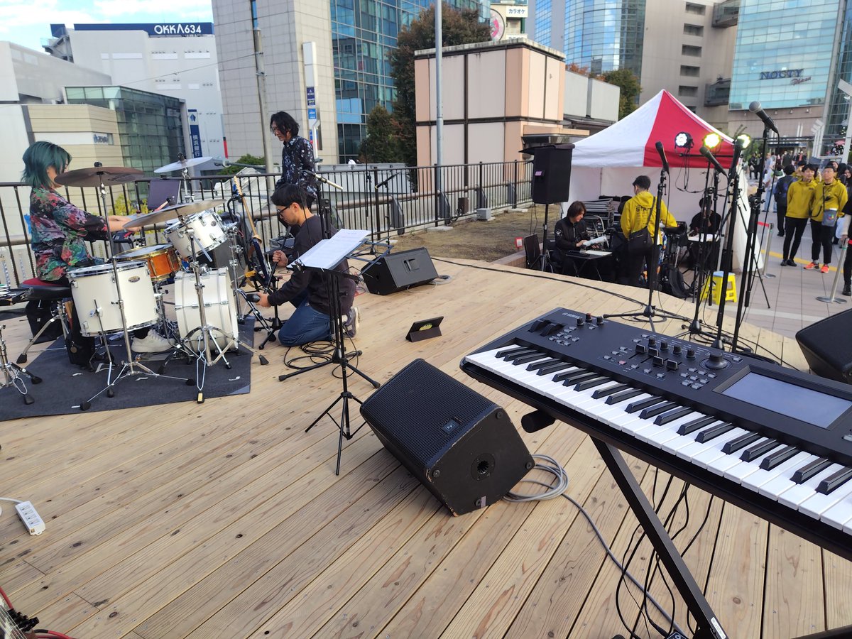 UmeYeK's tweet photo. 11/9(土)溝ノ口の、キラリデッキで演奏🎹ありがとうございました！
明日は洗足学園のビックマウスという場所で16:30~演奏です。🎵
https://t.co/l5JgoweF2Y https://t.co/aiErGgBnsK