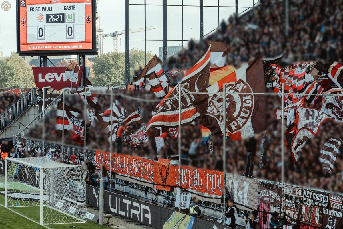 UltraFCSP2002's tweet image. Unsere Fotos vom Heimspiel gegen Wolfsburg sind online. #fcsp usp.stpaulifans.de/copper/thumbna…