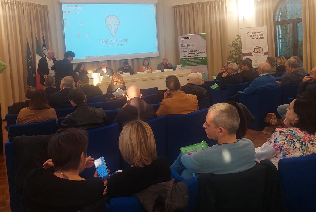 DSantini74's tweet photo. Ieri #AuditorioSerafico #Assisi:presentazione Ricerca "Dopo La Pandemia Come Cambia IL Lavoro Agroalimentare".Con @OnofrioRota ,#Manzotti @Cisl_Umbria, @ConsoVincenzo,@SerenaBergamas1.Per @fai_cisl Marche #SGSantini,con Dir.Scientifico Fondazione FAI #LudovicoFerro. @cislmarche https://t.co/kTySRvnYHq