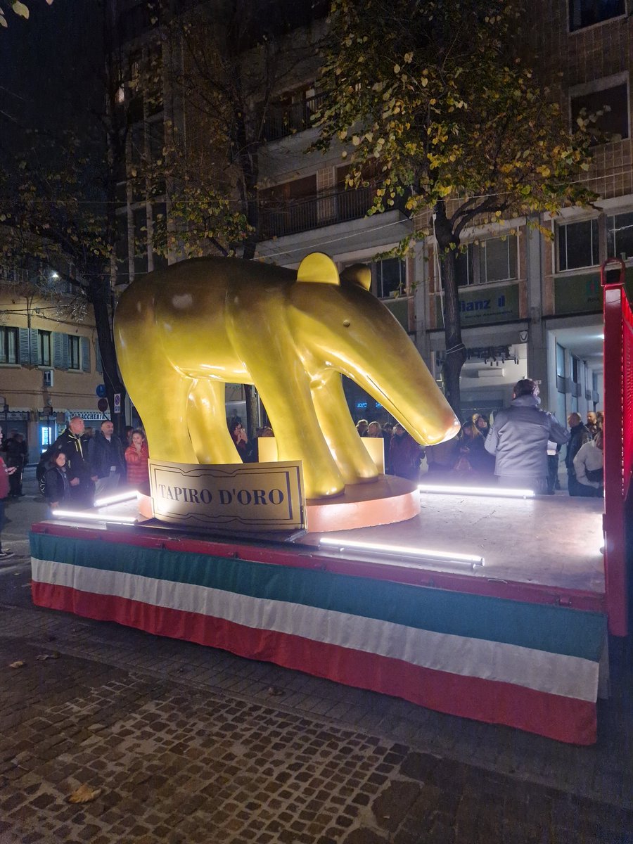 #Striscialanotizia 
#Tapiro 
Gigante
#Sassuolo