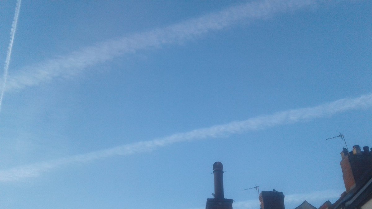 ConcernedOfUK's tweet image. Derbyshire 👀👀👀👀
#BanGeoEngineeringUK #WakeUpBritain #NoSunNoLife
